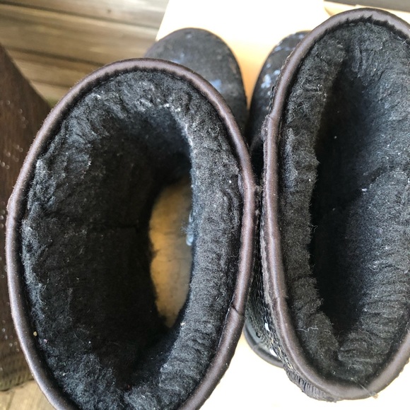 Black Ugg Classic Short Sparkle - Picture 4 of 10